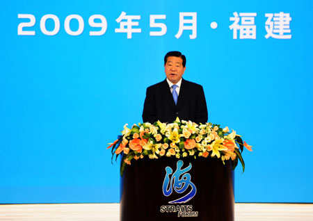 Jia Qinglin, chairman of the National Committee of the Chinese People's Political Consultative Conference, addresses the Straits Forum in Xiamen, southeast China's Fujian Province, May 17, 2009. (Xinhua/Zhang Guojun)